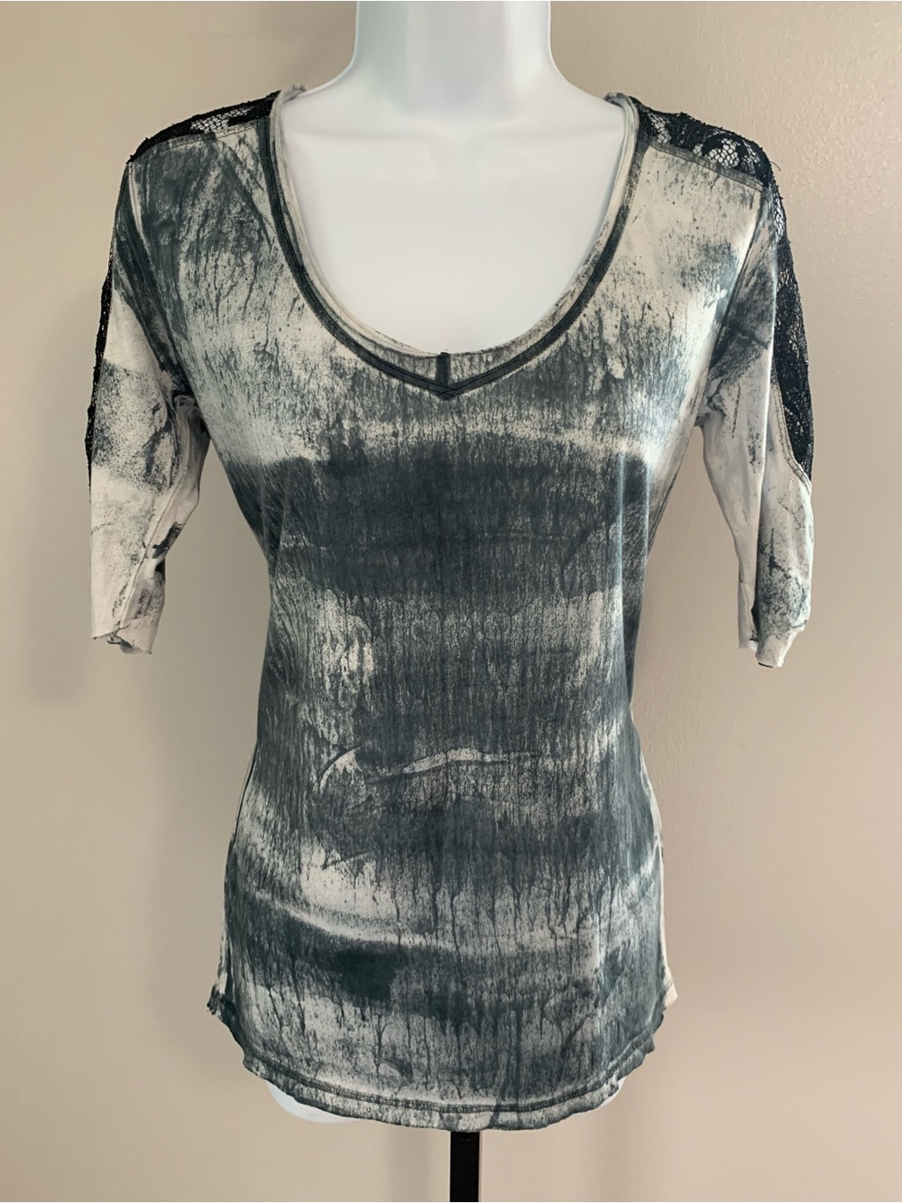 NWOT Aratta Silent Journey V-Neck Short Sleeve Tee with Lace Shoulder Detail